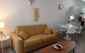 SUPERBE studio rénové au coeur du Panier-calme,lumineux&idéalement situé